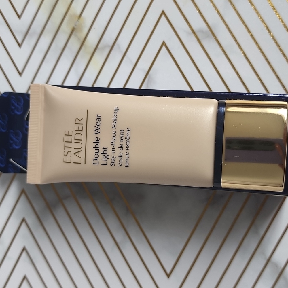 Brand new estee lauder double wear light foundation